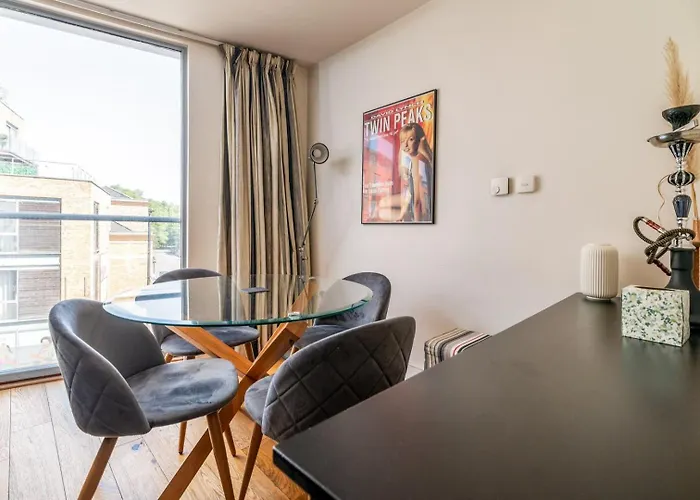 Bright & Spacious Battersea Flat